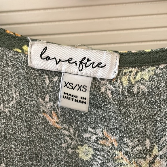 Worn a couple of times; has tie at front - Picture 2 of 2